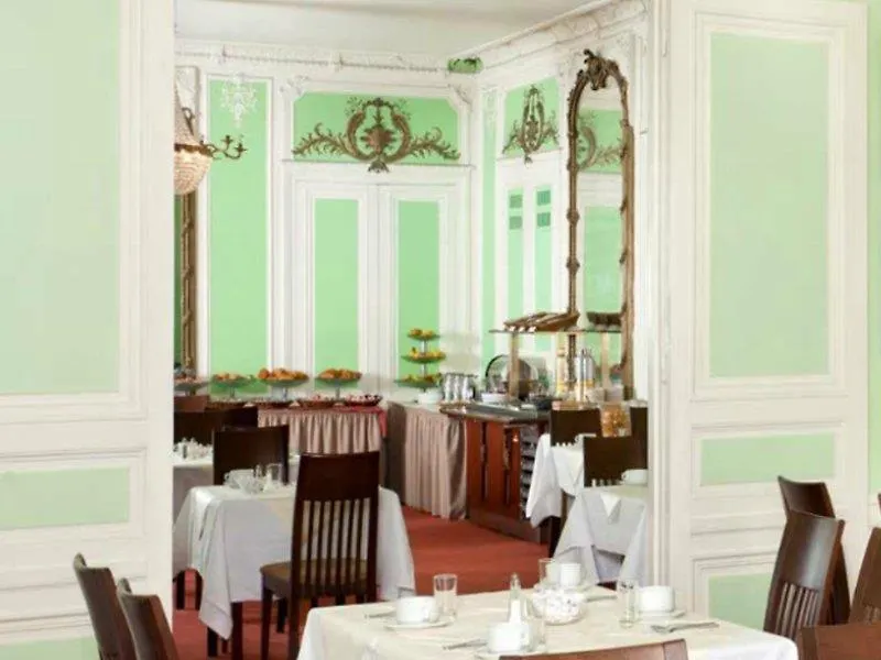 Western Ronceray Opera Отель 3*